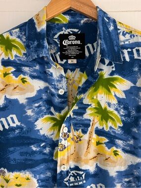 Corona Men’s Size M Short Sleeve Fun Button Down Hawaiian Shirt